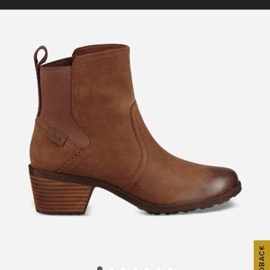 Teva Chelsea Boots